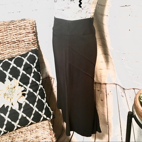 Latina Life ruffle back skirt - Picture 2 of 9